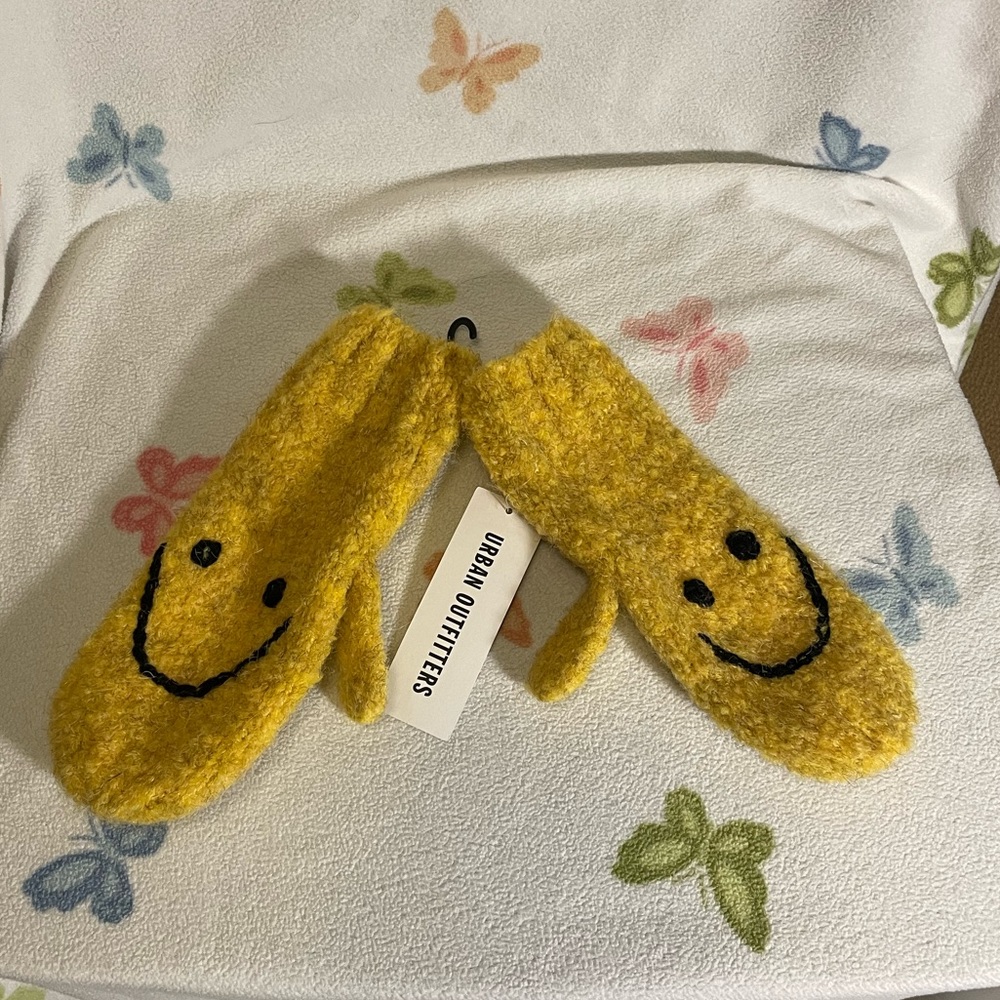 Urban Outfitters Smiley Mittens